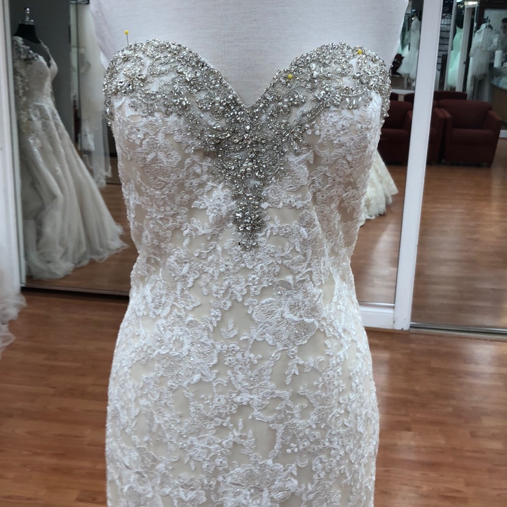 Wedding gown with rhinestones and faux pearls - Picture 2 of 8